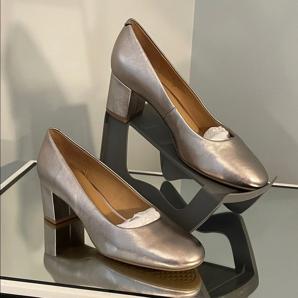 AEROSOLES Metallic Silver Pewter Block Heels new Leather Upper